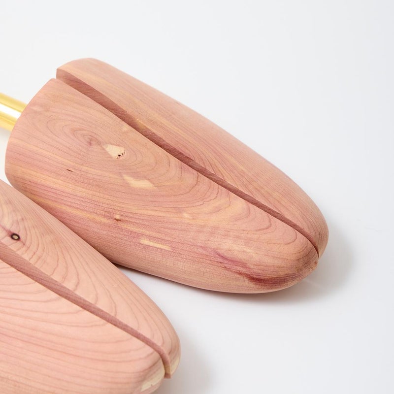 レッドシダーを使用したオールデン純正のシューツリー