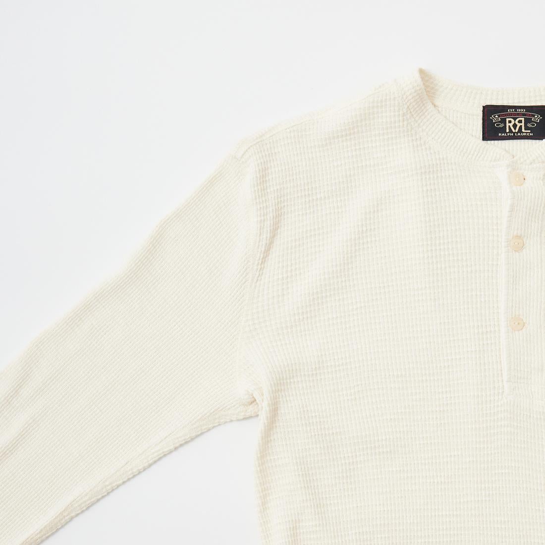 RRL(ﾀﾞﾌﾞﾙｱｰﾙｴﾙ)のワッフル素材を使用したヘンリーネックのカットソーの袖と裾