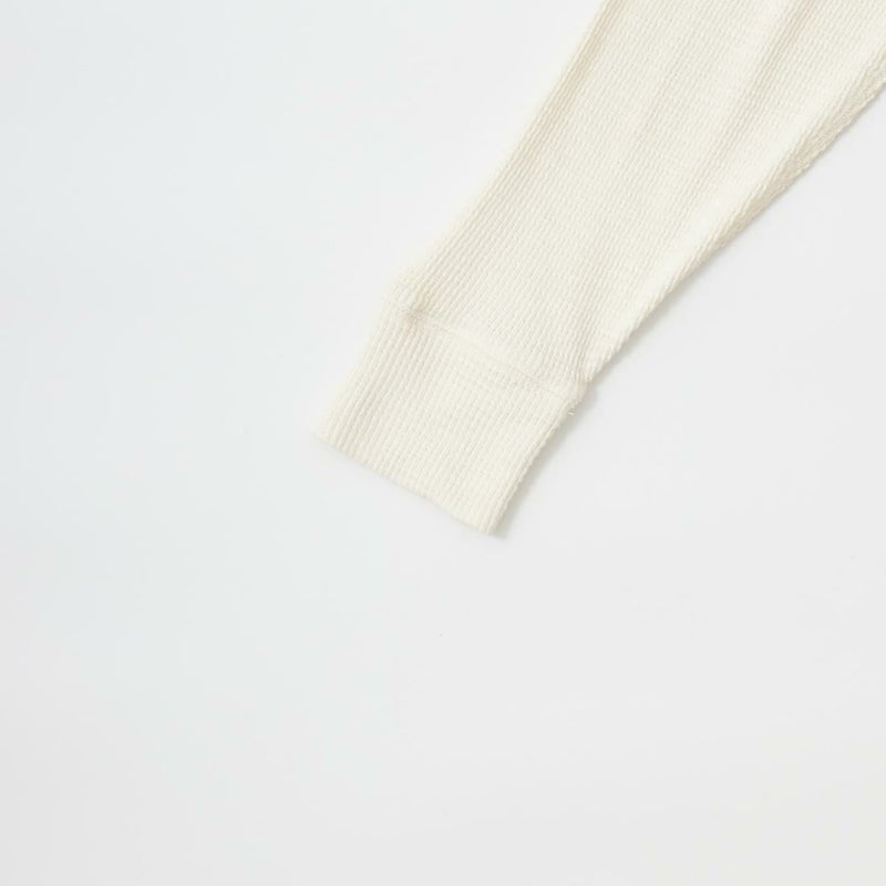 RRL(ﾀﾞﾌﾞﾙｱｰﾙｴﾙ)のワッフル素材を使用したヘンリーネックのカットソーの生地感