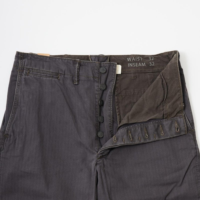 RRL(ﾀﾞﾌﾞﾙｱｰﾙｴﾙ)で定番モデルとなっているフィールドチノパンツのボタンフライ