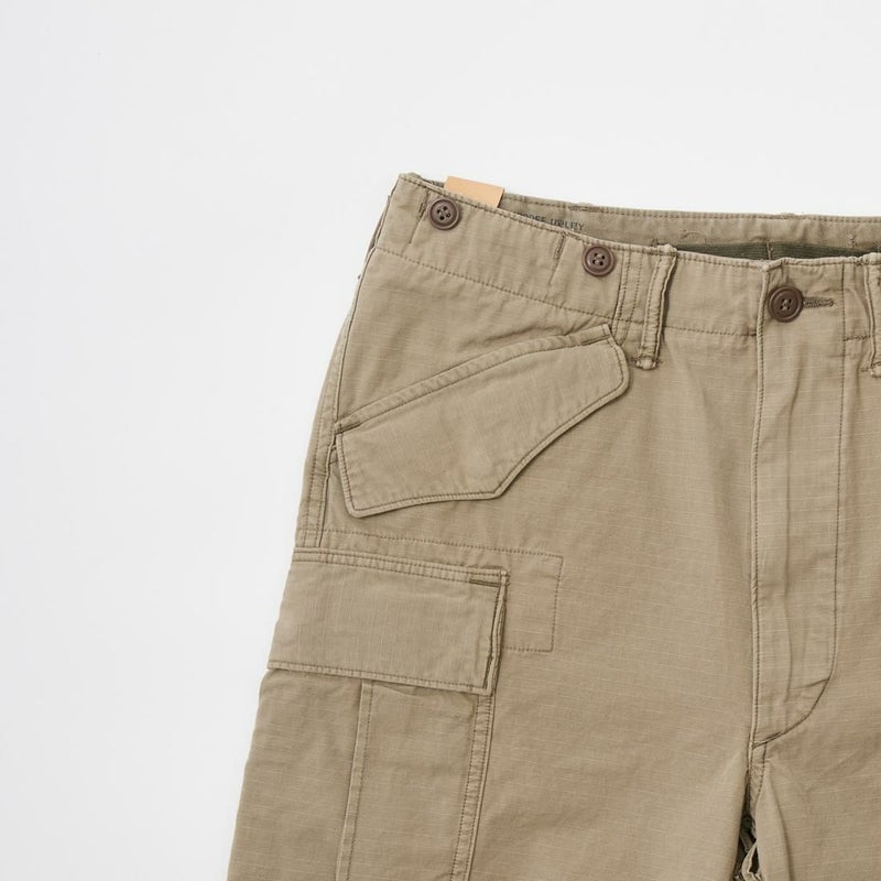 ストーンウォッシュ加工が施されているRRL(ﾀﾞﾌﾞﾙｱｰﾙｴﾙ)らしいカーゴショーツ