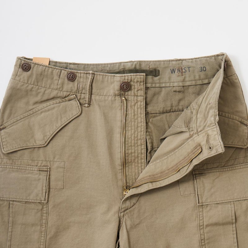 ストーンウォッシュ加工が施されているRRL(ﾀﾞﾌﾞﾙｱｰﾙｴﾙ)らしいカーゴショーツ