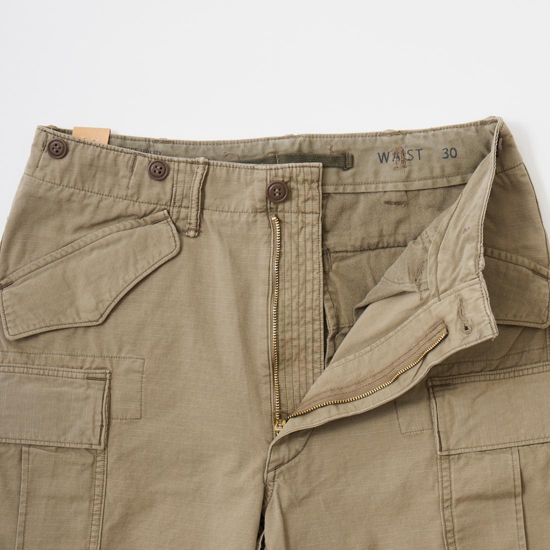 ストーンウォッシュ加工が施されているRRL(ﾀﾞﾌﾞﾙｱｰﾙｴﾙ)らしいカーゴショーツ