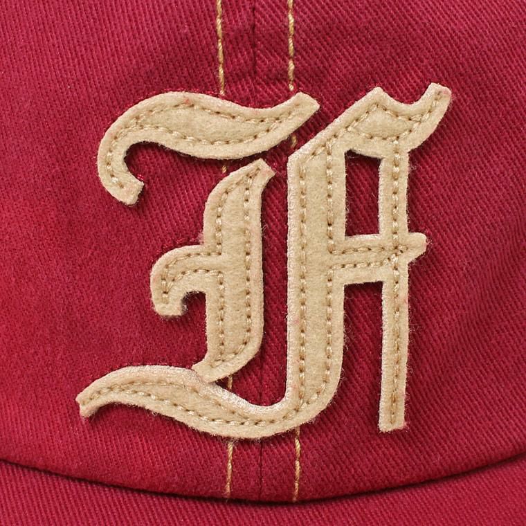 フェルコの使い勝手の良いダークレッドカラーキャップ