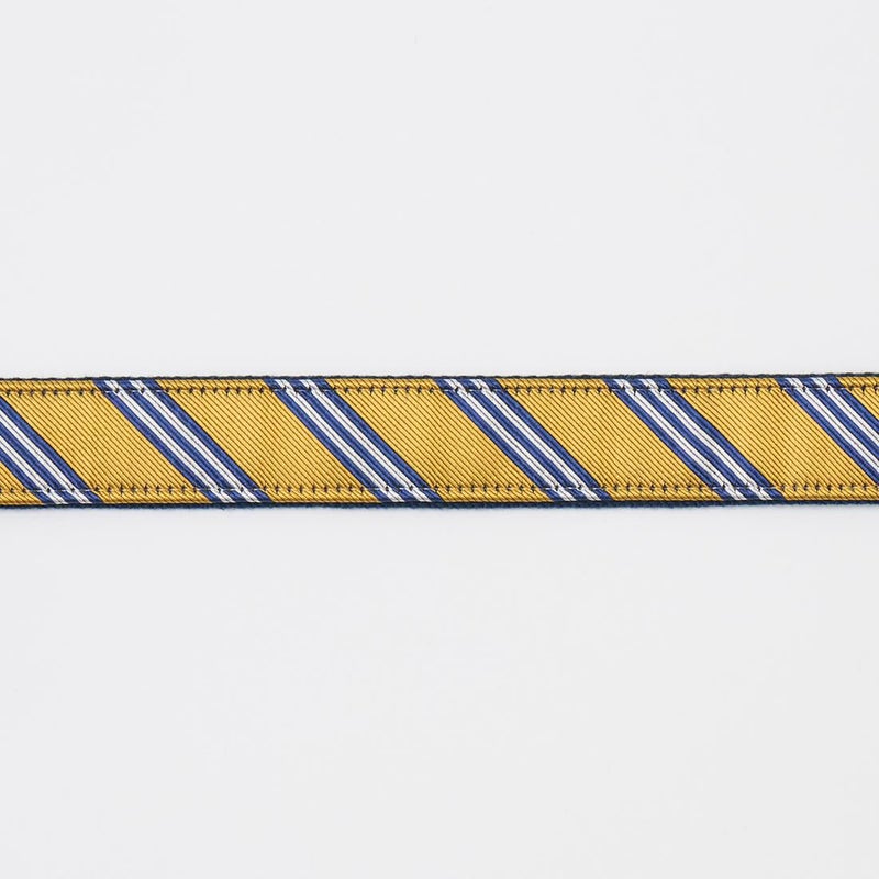 コットンキャンバスの上にシルクのネクタイが装飾されたベルト