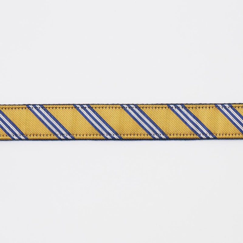 コットンキャンバスの上にシルクのネクタイが装飾されたベルト