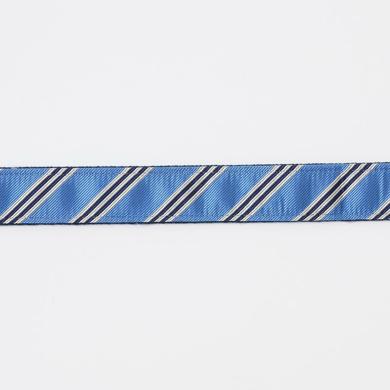 コットンキャンバスの上にシルクのネクタイが装飾されたベルト