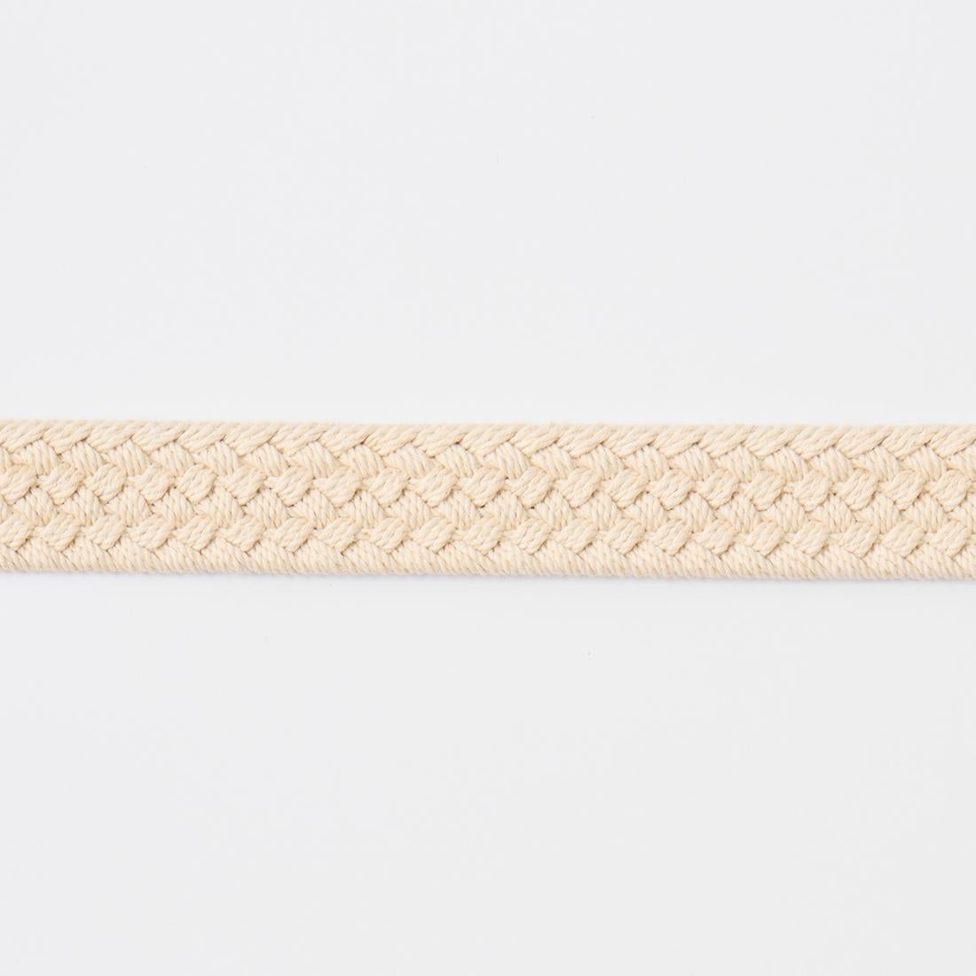 コットンキャンバスを使用した編み込み模様が特徴的なベルト