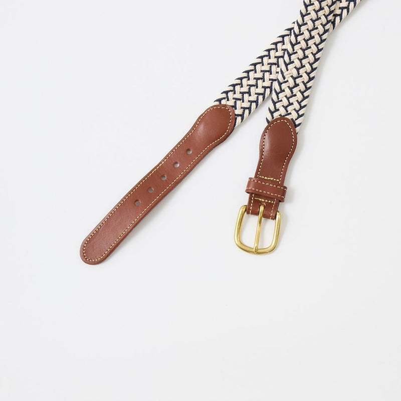 コットンキャンバスを使用した編み込み模様が特徴的なベルト